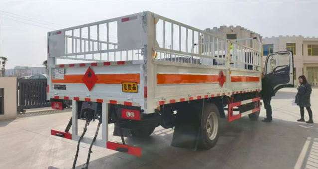 奥铃5米2气瓶运输车