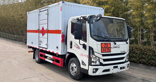江铃凯运易燃液体厢式运输车