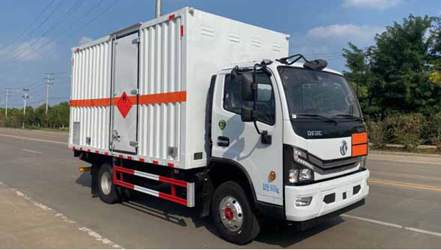 东风5吨易燃气体厢式运输车