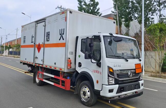 东风5米1烟花爆竹运输车