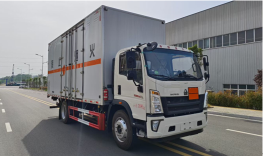 重汽悍将6米2烟花爆竹运输车