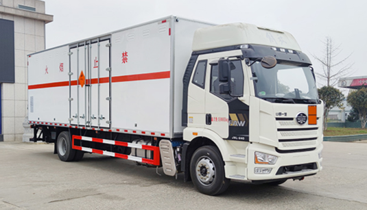 解放8米6烟花爆竹运输车